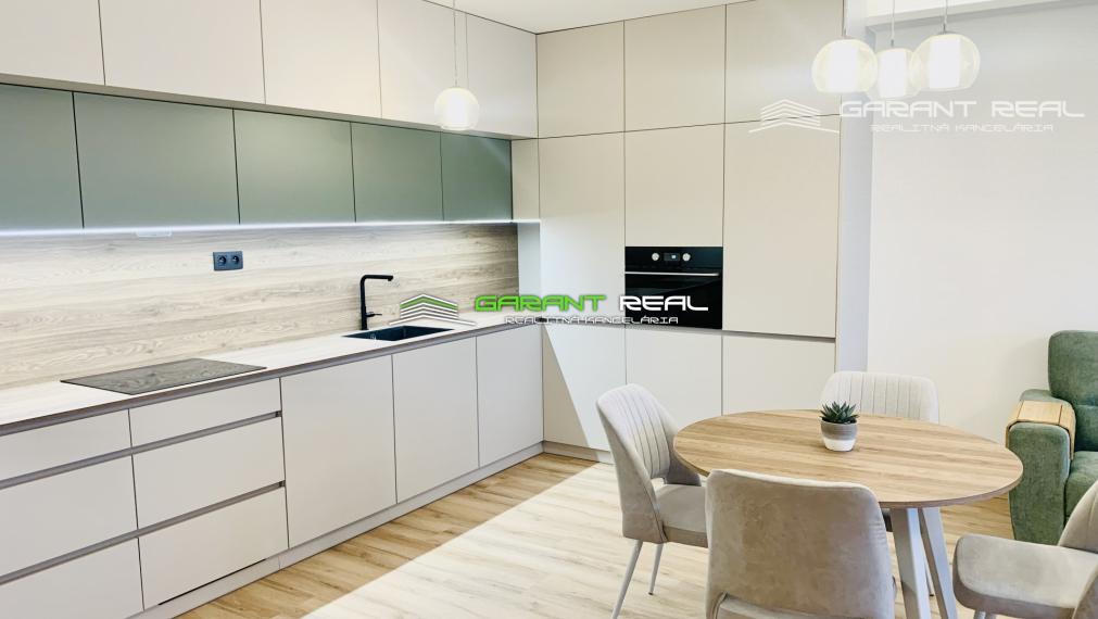GARANT REAL - prenájom 2-izbový luxusný byt, 68 m2 s balkónom a garážovým miestom, novostavba, Prešov, širšie centrum