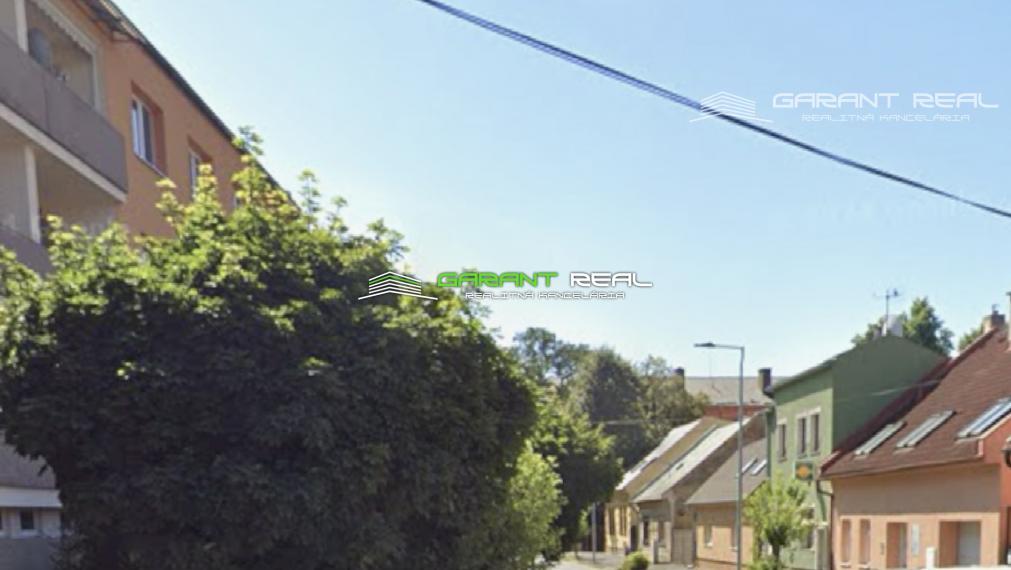 GARANT REAL - predaj 3-izbový tehlový byt 88 m2 s loggiou, balkónom a vlastným kúrením, s garážou, Prešov, širšie centrum