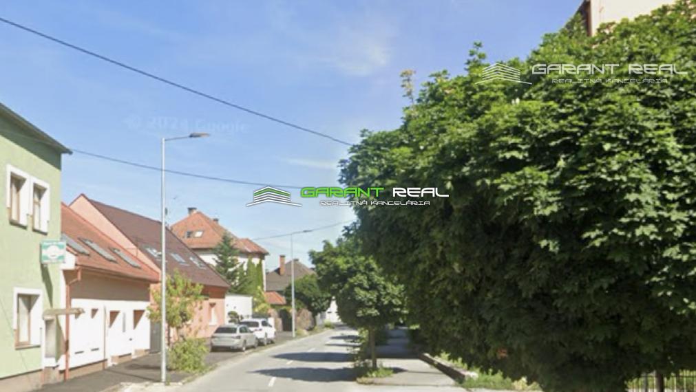 GARANT REAL - predaj 3-izbový tehlový byt 88 m2 s loggiou, balkónom a vlastným kúrením, s garážou, Prešov, širšie centrum