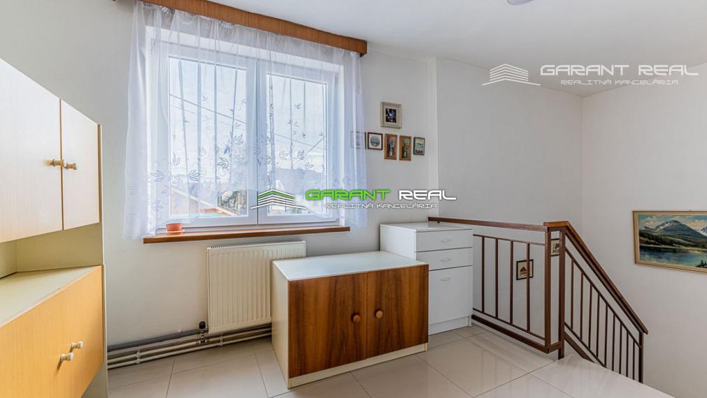 GARANT REAL - predaj rodinný dom, horné podlažie, 105 m2, so záhradou 300 m2 a prístreškom na parkovanie, Prešov, Nižná Šebastová