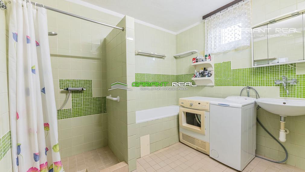 GARANT REAL - predaj rodinný dom, horné podlažie, 105 m2, so záhradou 300 m2 a prístreškom na parkovanie, Prešov, Nižná Šebastová