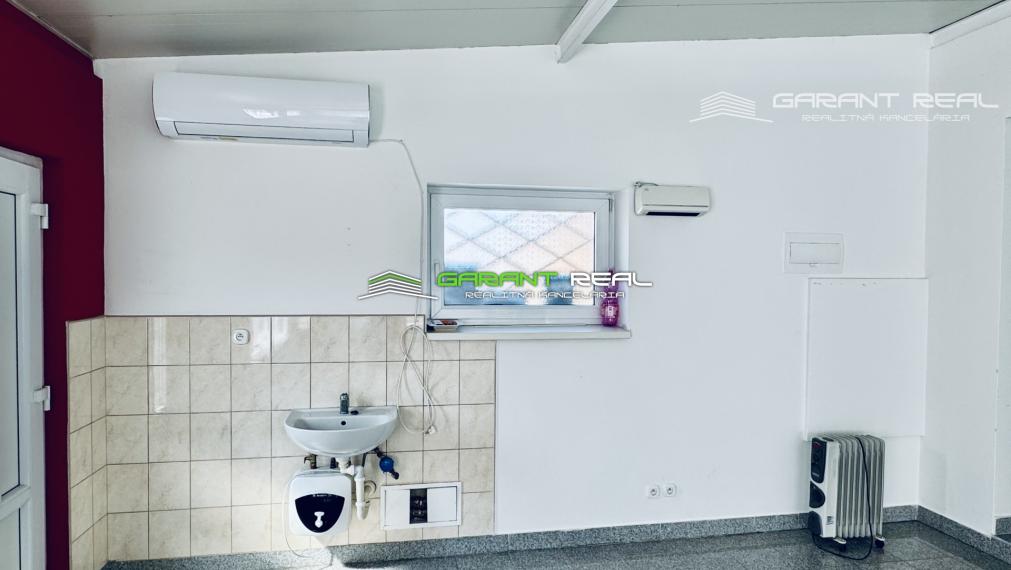 GARANT REAL - prenájom klimatizovaný obchodný priestor 110 m2, resp. priestor na služby, s parkovaním, Prešov, Masarykova ul.