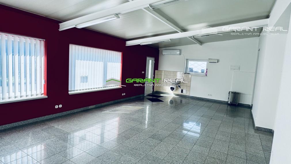 GARANT REAL - prenájom klimatizovaný obchodný priestor 110 m2, resp. priestor na služby, s parkovaním, Prešov, Masarykova ul.