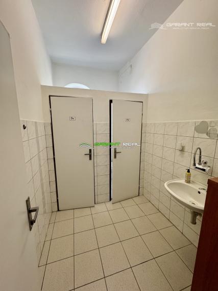 GARANT REAL - prenájom klimatizovaný, zariadený obchodný priestor, resp. priestor na služby, 195 m2, s parkovaním, Prešov, Masarykova ul.