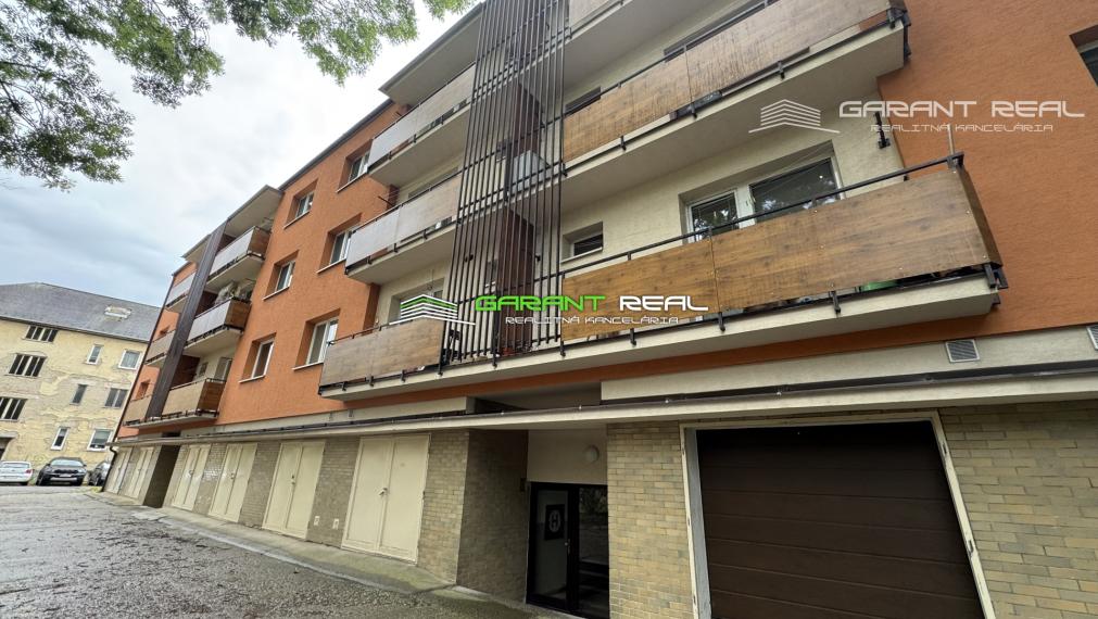 "REZERVOVANÉ" GARANT REAL - predaj 3-izbový tehlový byt 88 m2 s loggiou, balkónom a vlastným kúrením, s garážou, Prešov, širšie centrum