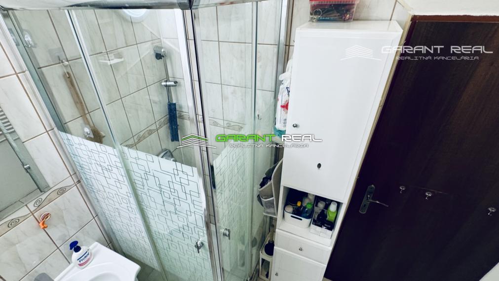 GARANT REAL predaj 3-izbový tehlový byt 50 m2, so samostatným kúrením, so záhradkou a garážou, Veľký Šariš, Matice slovenskej