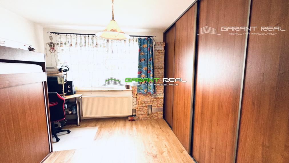 GARANT REAL predaj 3-izbový tehlový byt 50 m2, so samostatným kúrením, so záhradkou a garážou, Veľký Šariš, Matice slovenskej