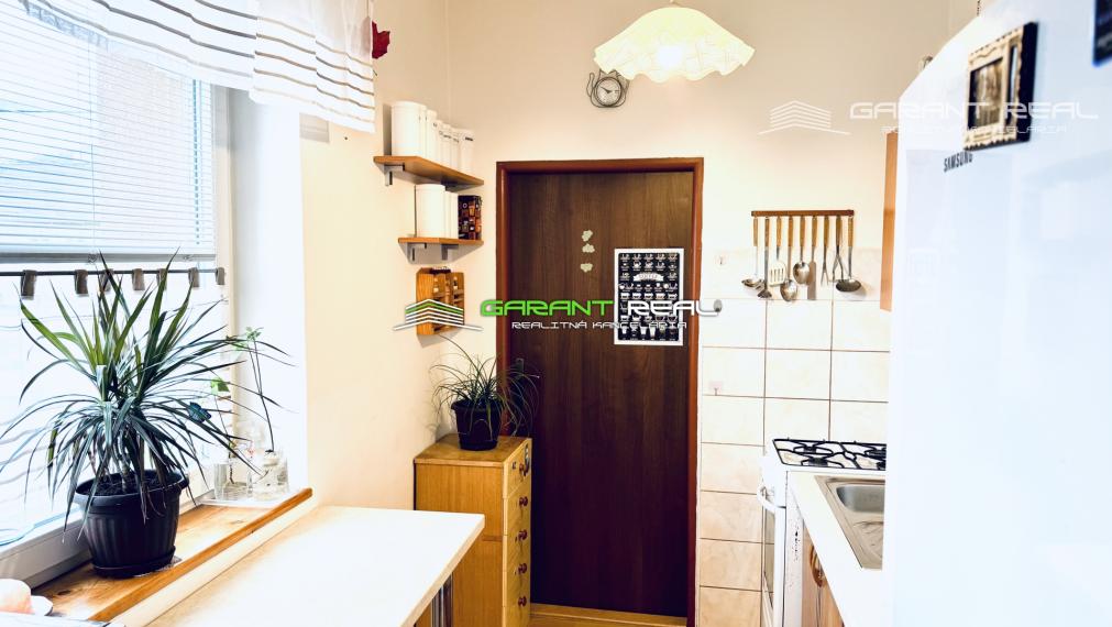 GARANT REAL predaj 3-izbový tehlový byt 50 m2, so samostatným kúrením, so záhradkou a garážou, Veľký Šariš, Matice slovenskej