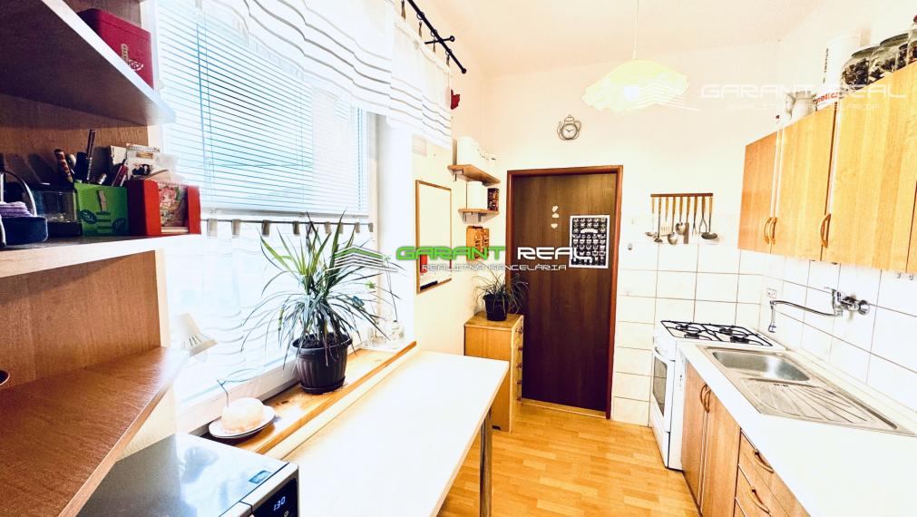 GARANT REAL predaj 3-izbový tehlový byt 50 m2, so samostatným kúrením, so záhradkou a garážou, Veľký Šariš, Matice slovenskej