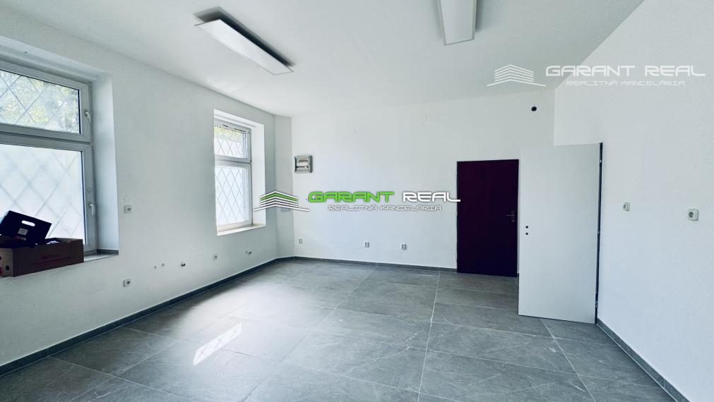GARANT REAL - prenájom klimatizovaný obchodný priestor 110 m2, resp. priestor na služby s parkovaním, Prešov, Masarykova ul.