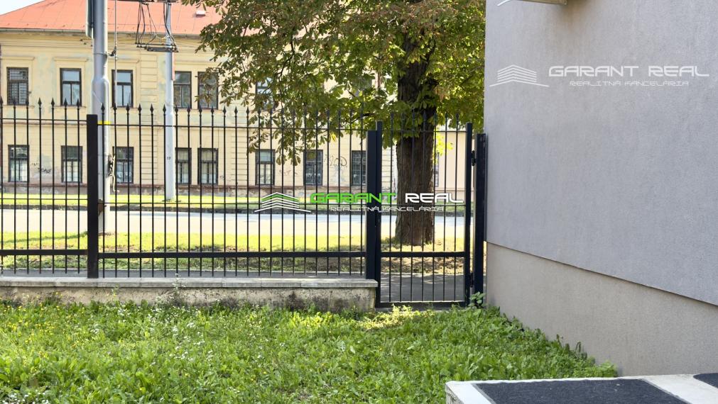 GARANT REAL - prenájom klimatizovaný obchodný priestor 110 m2, resp. priestor na služby s parkovaním, Prešov, Masarykova ul.