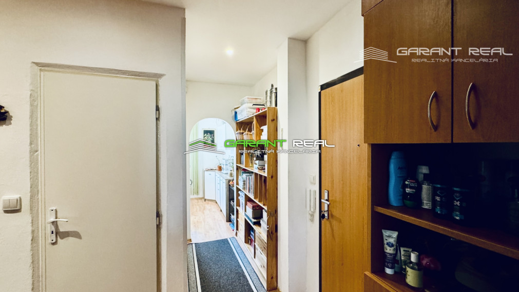 "REZERVOVANÉ" GARANT REAL - predaj 3-izbový byt 72 m2, s loggiou 7,5 m2, po rekonštrukcii, Prešov, Sekčov, ul. Pavla Horova