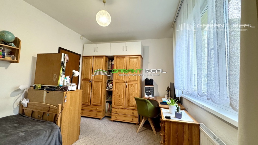 "REZERVOVANÉ" GARANT REAL - predaj 3-izbový byt 72 m2, s loggiou 7,5 m2, po rekonštrukcii, Prešov, Sekčov, ul. Pavla Horova