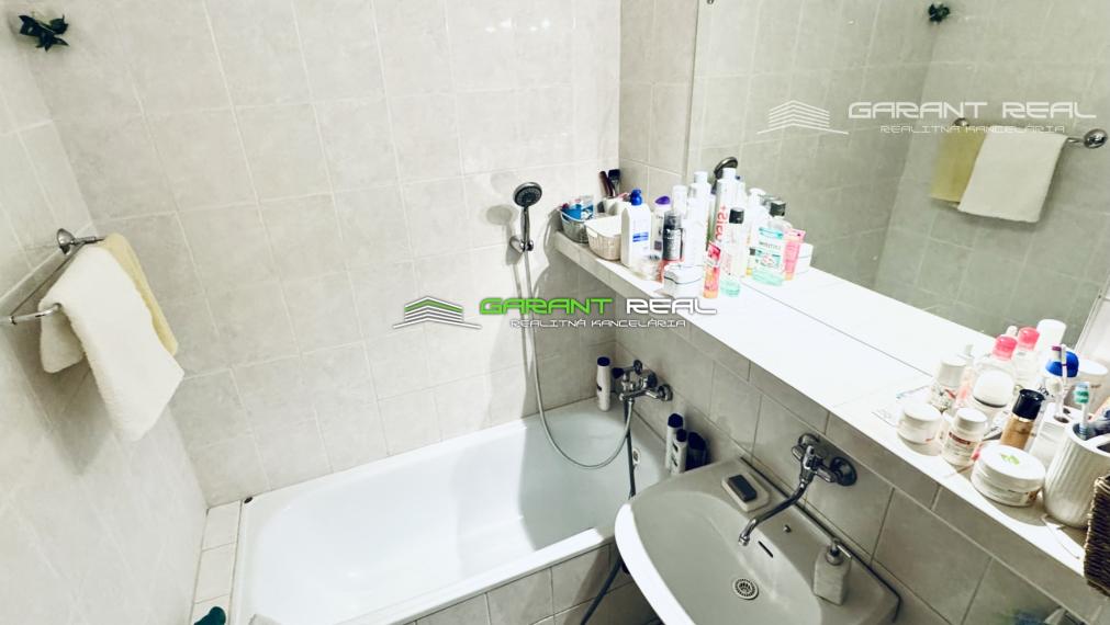 GARANT REAL - prenájom 2-izbový byt 52 m2 s loggiou, zariadený, po rekonštrukcii, Prešov, Sekčov, Karpatská