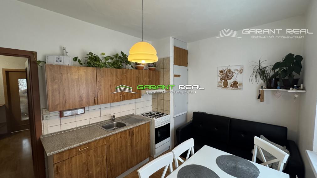 GARANT REAL - prenájom 2-izbový byt 52 m2 s loggiou, zariadený, po rekonštrukcii, Prešov, Sekčov, Karpatská