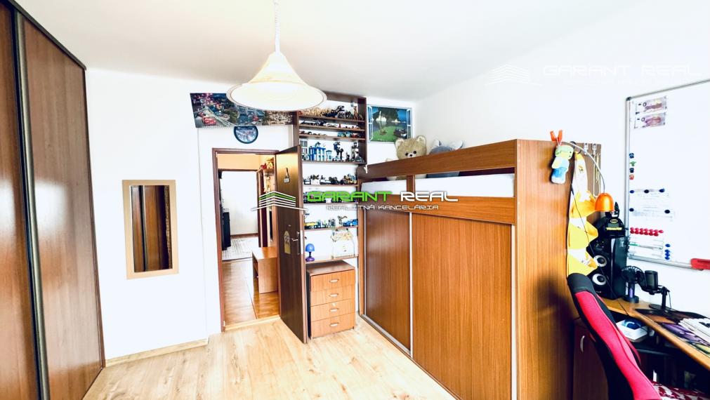 GARANT REAL predaj 3-izbový tehlový byt 57 m2, so samostatným kúrením, so záhradkou a garážou, Veľký Šariš, Matice slovenskej