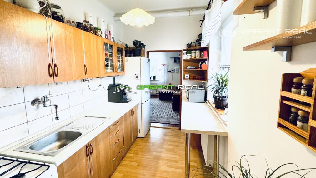 GARANT REAL predaj 3-izbový tehlový byt 57 m2, so samostatným kúrením, so záhradkou a garážou, Veľký Šariš, Matice slovenskej