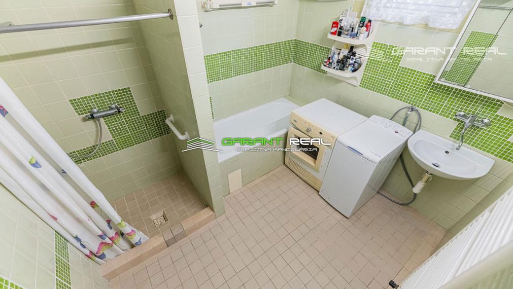 GARANT REAL - predaj 4-izbový byt v rodinnom dome, 105 m2, so záhradou 300 m2 a prístreškom na parkovanie, Prešov, Nižná Šebastová