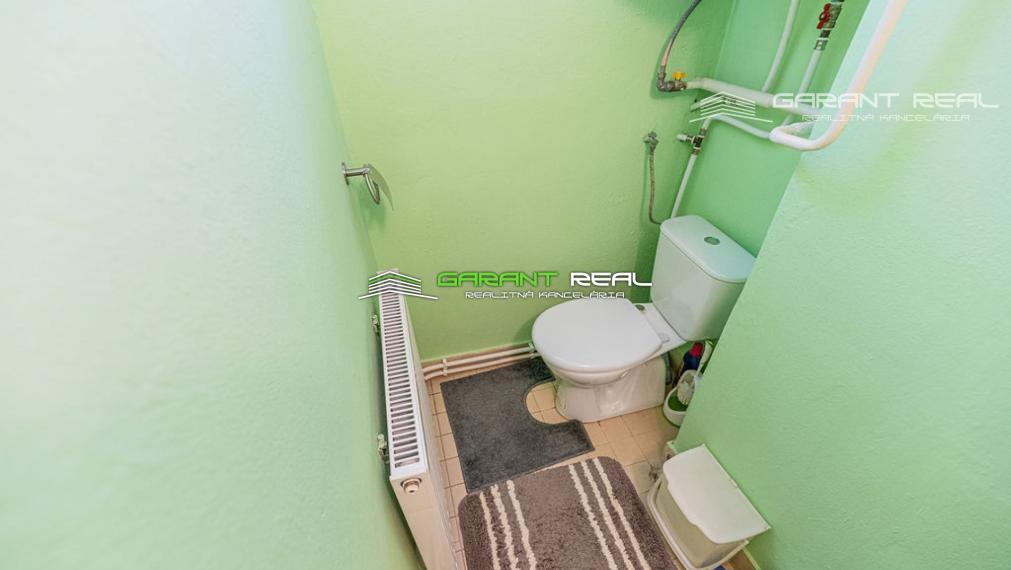 GARANT REAL - predaj 4-izbový byt v rodinnom dome, 105 m2, so záhradou 300 m2 a prístreškom na parkovanie, Prešov, Nižná Šebastová