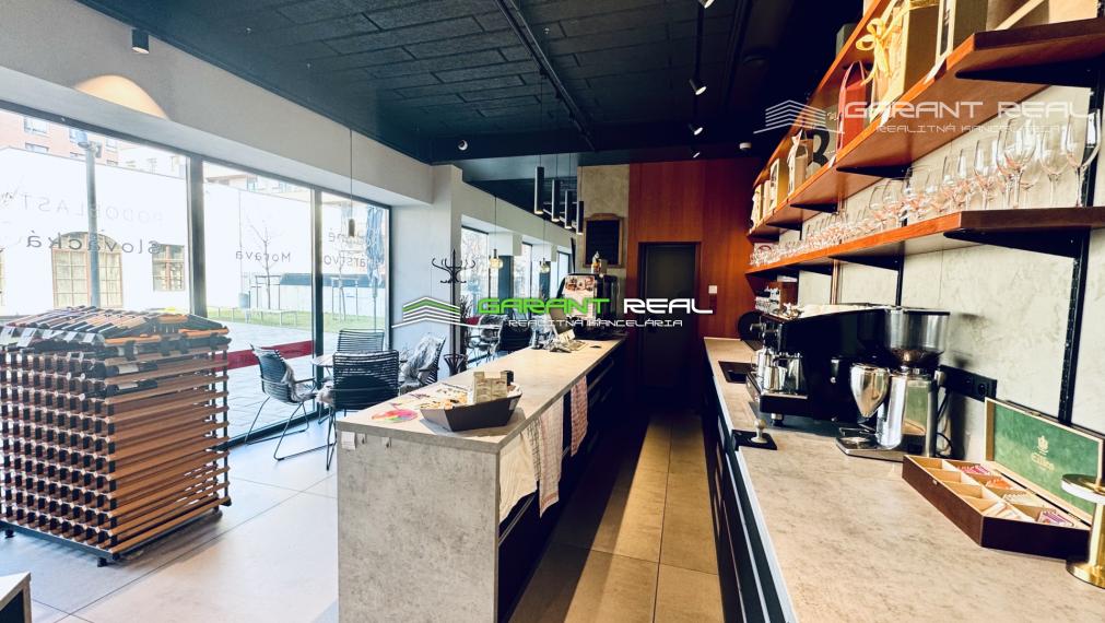 GARANT REAL - predaj kaviareň a vinotéka, 80 m2, Košice, Staré mesto, Kasárenské námestie