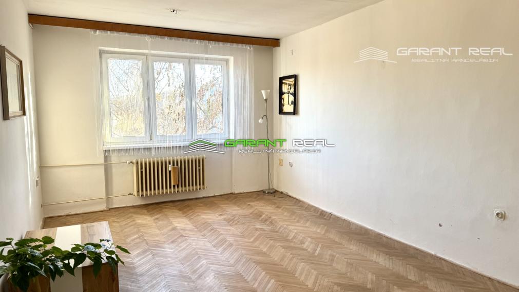 "REZERVOVANÉ" GARANT REAL - predaj 3-izbový tehlový byt 90 m2 s 2 loggiami, Prešov, Sídlisko II, Nábrežná ul.