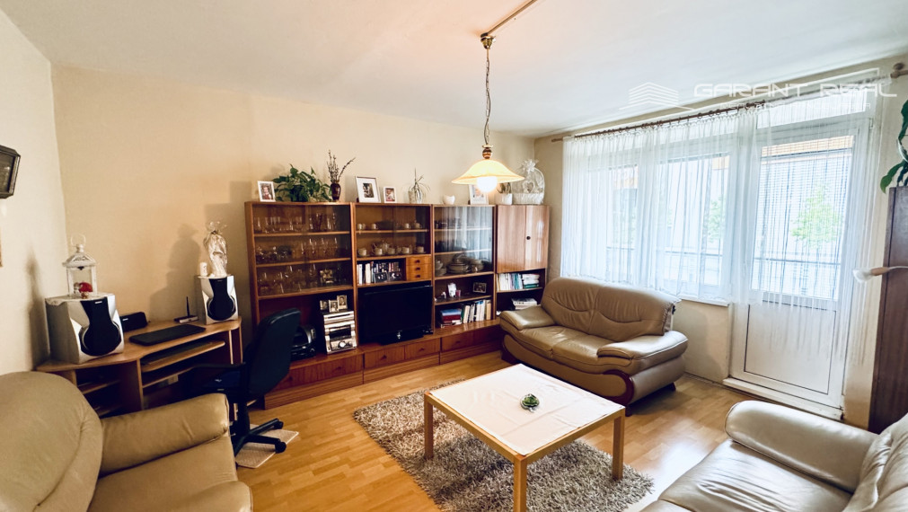 GARANT REAL - prenájom 3-izbový byt 70 m2, loggia 4,75 m2, zariadený, po rekonštrukcii, Prešov, centrum, Hviezdoslavova ul.