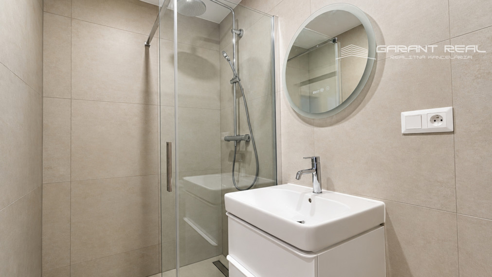 GARANT REAL – prenájom moderného 2-izbového bytu po kompletnej rekonštrukcii, 52 m², Pavlovičovo námestie, Prešov