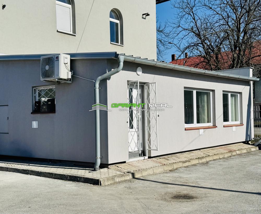 GARANT REAL - prenájom zrekonštruovaný klimatizovaný obchodný priestor 50 m2, resp. priestor na služby s parkovaním, Prešov, Masarykova ul.