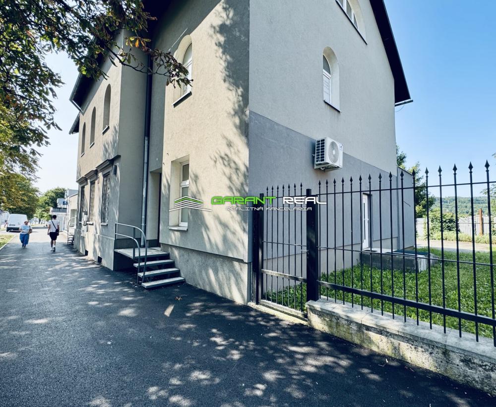 GARANT REAL - prenájom klimatizovaný, zariadený obchodný priestor, resp. priestor na služby, 195 m2, s parkovaním, Prešov, Masarykova ul.