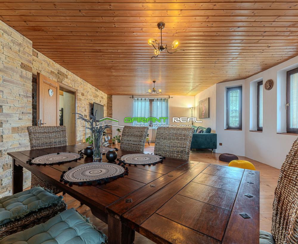 GARANT REAL - PRIESTRANNÝ TEHLOVÝ RODINNÝ DOM V TICHOM PROSTREDÍ S INVESTIČNÝM POTENCIÁLOM – PODHORANY