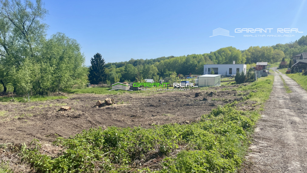 GARANT REAL - exkluzívne stavebný pozemok 570 m2, s výhľadom na Kapušiansky hrad, Vyšná Šebastová - Severná