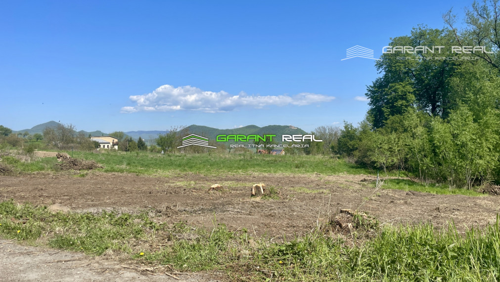 GARANT REAL - exkluzívne stavebný pozemok 570 m2, s výhľadom na Kapušiansky hrad, Vyšná Šebastová - Severná