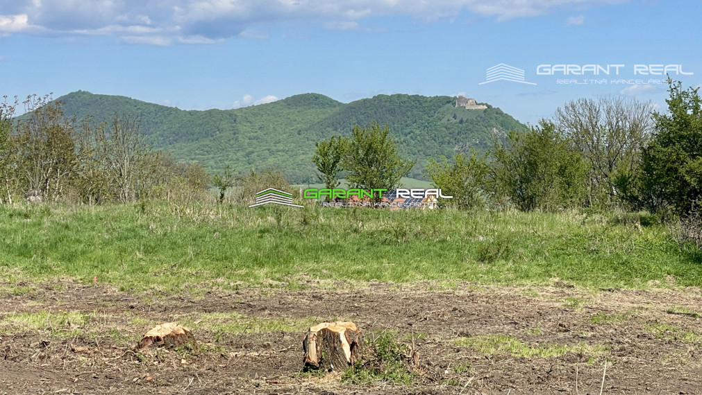 GARANT REAL - exkluzívne stavebný pozemok 570 m2, s výhľadom na Kapušiansky hrad, Vyšná Šebastová - Severná