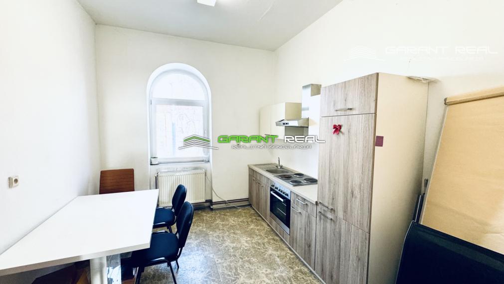 GARANT REAL - prenájom klimatizovaný, zariadený obchodný priestor, resp. priestor na služby, 195 m2, s parkovaním, Prešov, Masarykova ul.