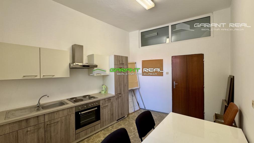 GARANT REAL - prenájom klimatizovaný, zariadený obchodný priestor, resp. priestor na služby, 195 m2, s parkovaním, Prešov, Masarykova ul.