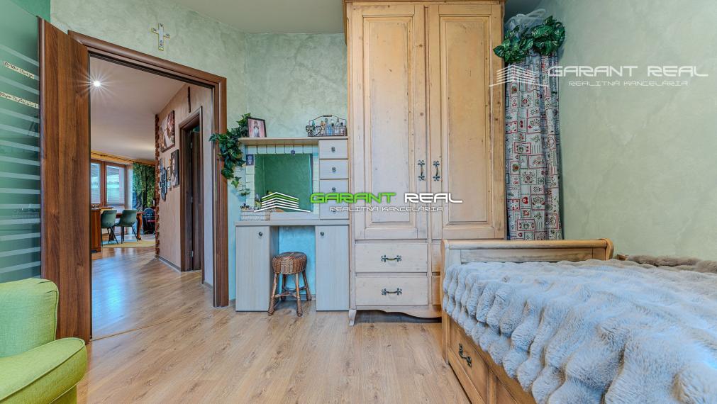 GARANT REAL - Rodinný dom v Záborskom – kvalitná tehlová stavba s krásnou záhradou a flexibilnou dispozíciou