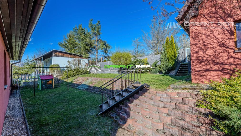 GARANT REAL - Rodinný dom v Záborskom – kvalitná tehlová stavba s krásnou záhradou a flexibilnou dispozíciou