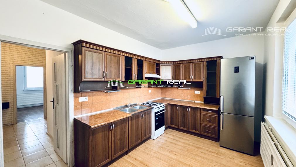 GARANT REAL - prenájom 3-izbový byt, čiastočne zariadený, 72 m2, s loggiou, L. Novomeského, Prešov - Sekčov