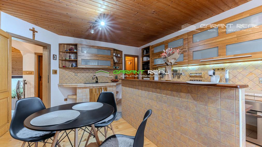 GARANT REAL - PRIESTRANNÝ TEHLOVÝ RODINNÝ DOM V TICHOM PROSTREDÍ S INVESTIČNÝM POTENCIÁLOM – PODHORANY