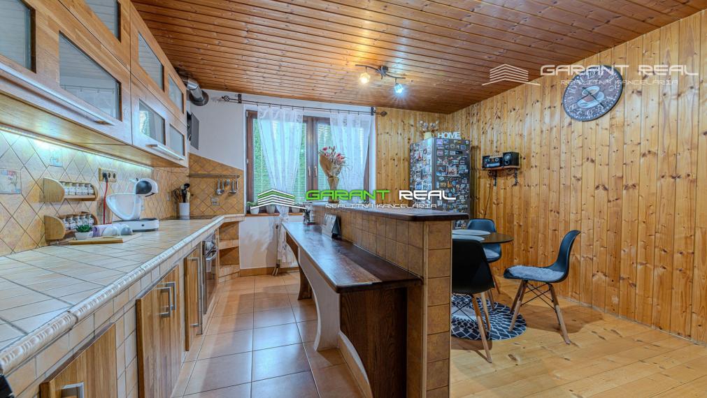 GARANT REAL - PRIESTRANNÝ TEHLOVÝ RODINNÝ DOM V TICHOM PROSTREDÍ S INVESTIČNÝM POTENCIÁLOM – PODHORANY