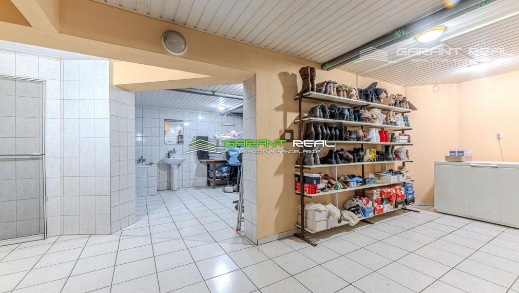 GARANT REAL - PRIESTRANNÝ TEHLOVÝ RODINNÝ DOM V TICHOM PROSTREDÍ S INVESTIČNÝM POTENCIÁLOM – PODHORANY