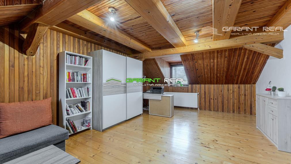GARANT REAL - PRIESTRANNÝ TEHLOVÝ RODINNÝ DOM V TICHOM PROSTREDÍ S INVESTIČNÝM POTENCIÁLOM – PODHORANY