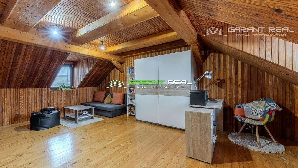 GARANT REAL - PRIESTRANNÝ TEHLOVÝ RODINNÝ DOM V TICHOM PROSTREDÍ S INVESTIČNÝM POTENCIÁLOM – PODHORANY