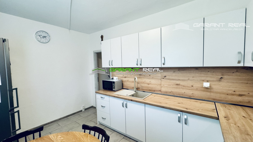 GARANT REAL - prenájom 3-izbový byt, čiastočne zariadený, 72 m2, s loggiou, L. Novomeského, Prešov - Sekčov
