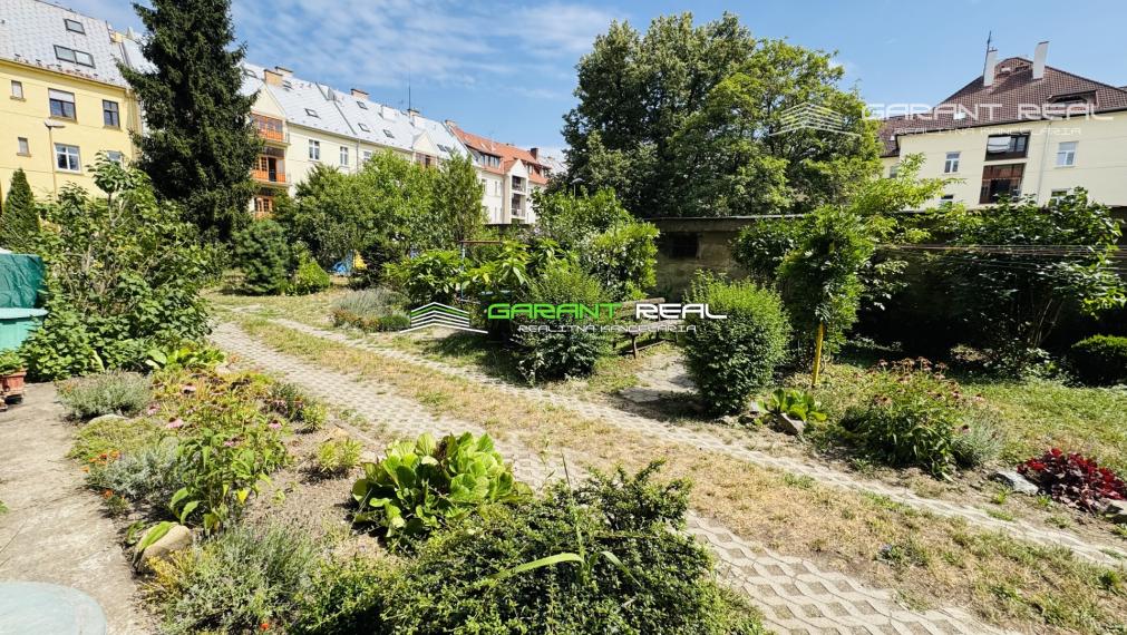 GARANT REAL - predaj 2-izbový tehlový byt 82 m2 + loggia 5 m2 + pivnica + záhradka za blokom, Košice, Staré mesto, Letná ulica