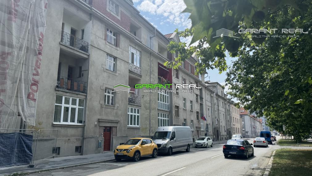 GARANT REAL - predaj 2-izbový tehlový byt 82 m2 + loggia 5 m2 + pivnica + záhradka za blokom, Košice, Staré mesto, Letná ulica
